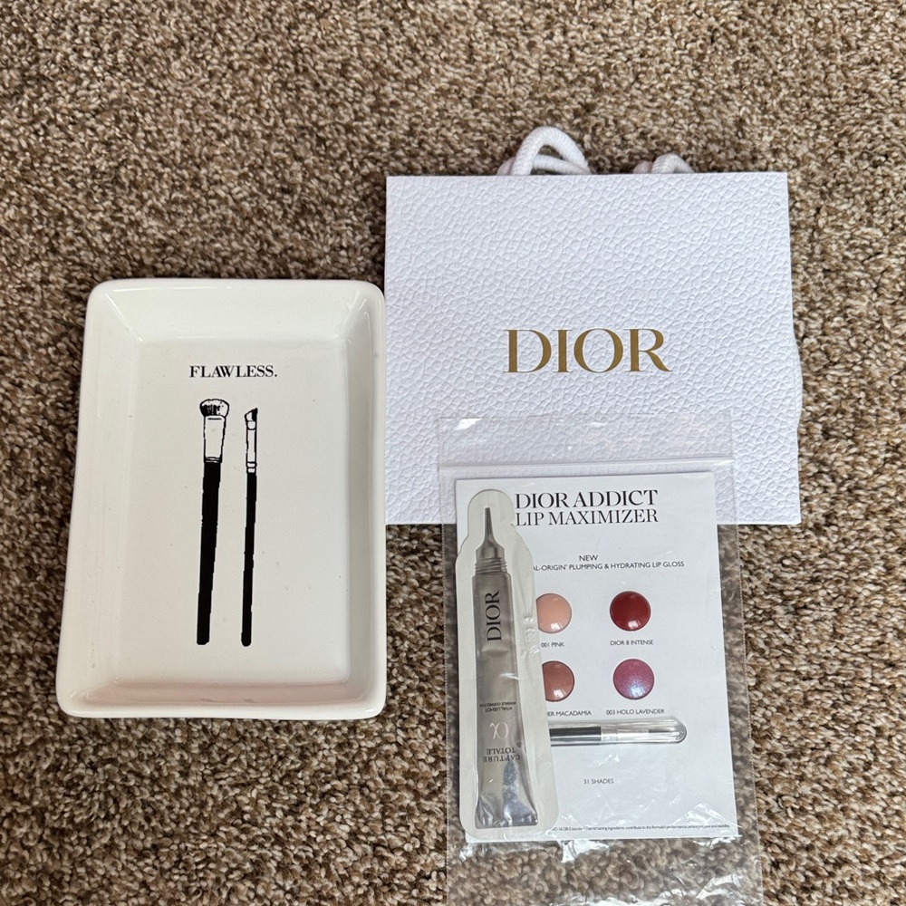 Dior “Bundle” Addict Lip Maximer with white tray “flawless” & Dior Gift Bag